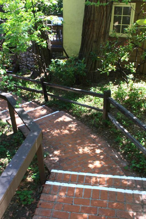 Saddleback Inn at Lake Arrowhead Bagian luar foto