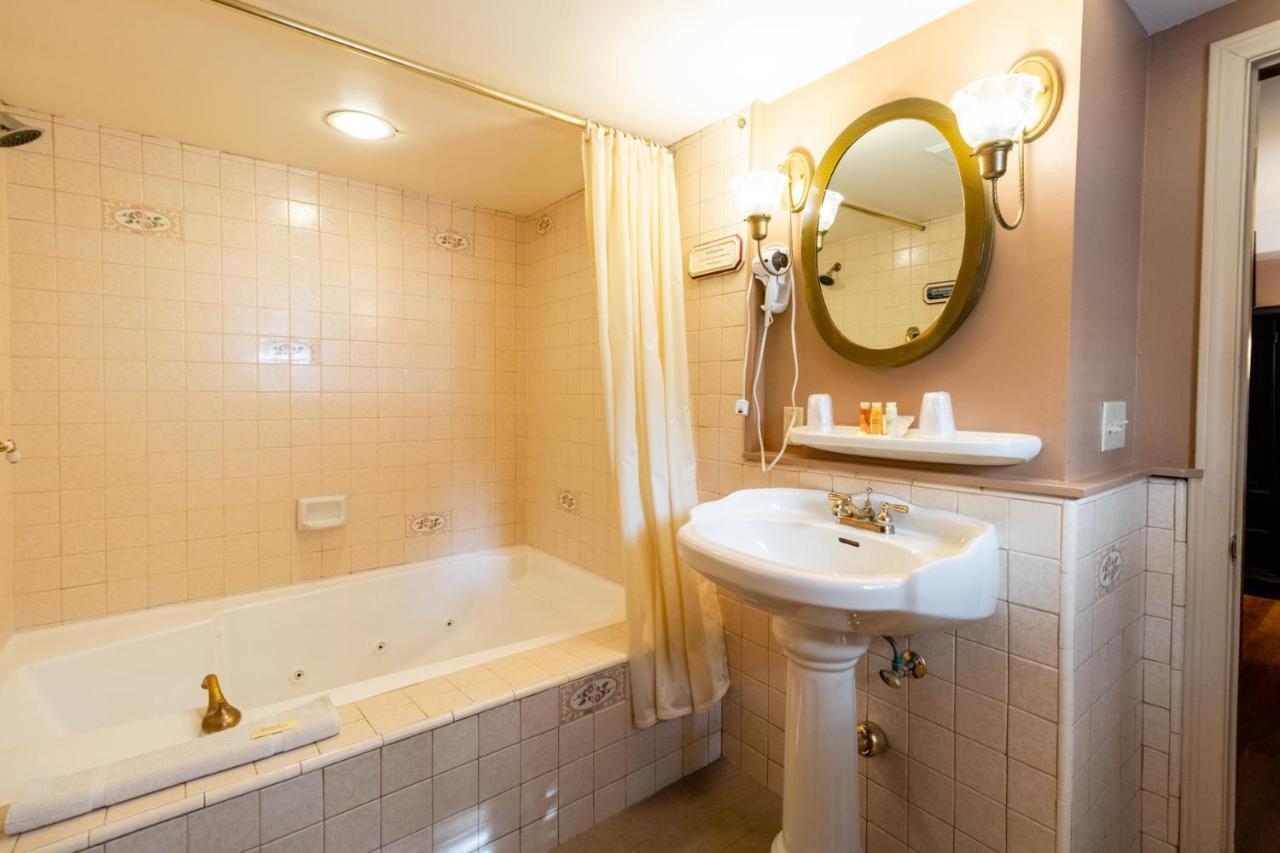Saddleback Inn at Lake Arrowhead Bagian luar foto