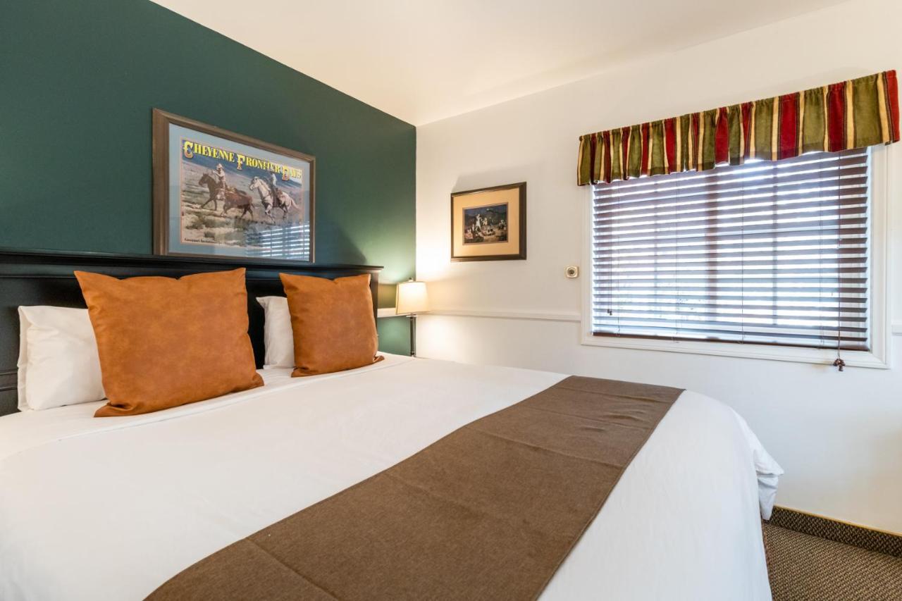 Saddleback Inn at Lake Arrowhead Bagian luar foto